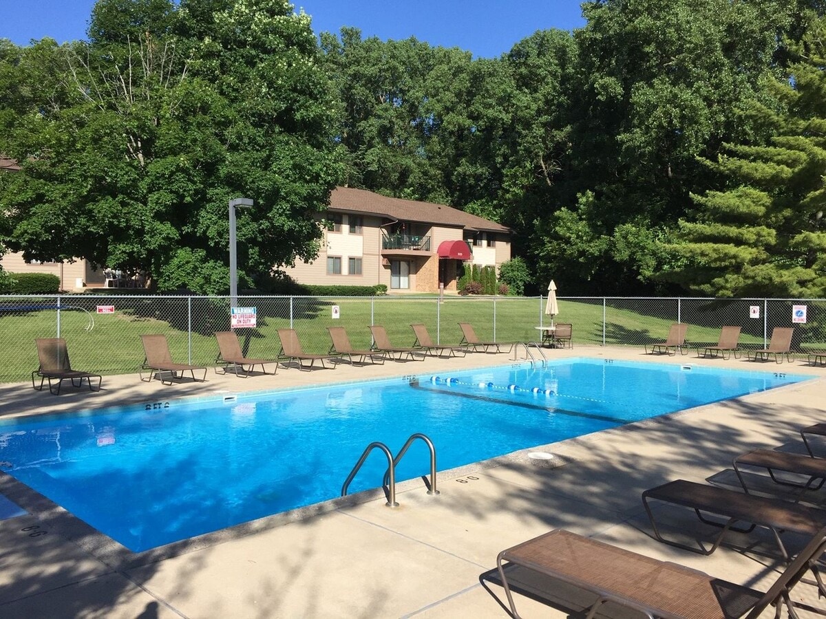 Photo - Spacious 2 bed 1.5 bathroom Condominium Unit 104