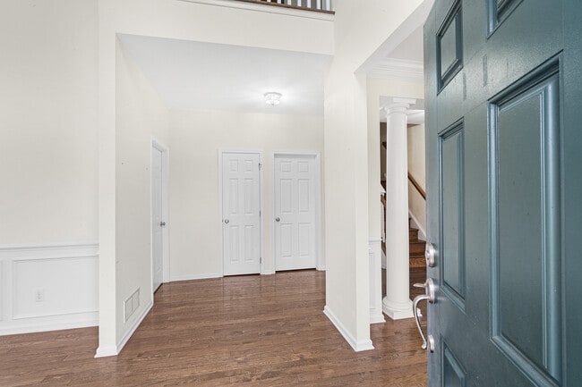 Photo - 2 Greenwich Ct