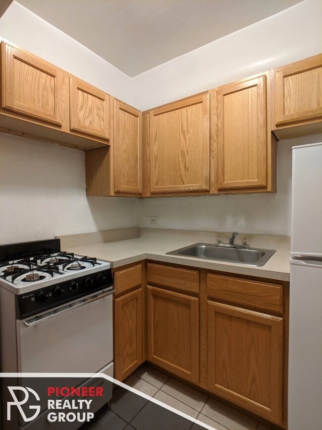 Photo - 1160 N Dearborn St Unit 212