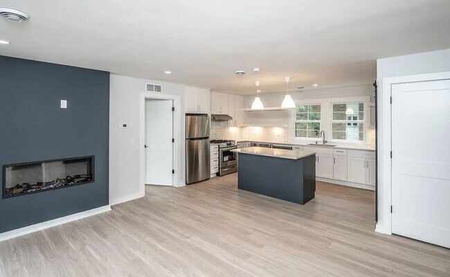 Photo - 4326 Harriet Ave