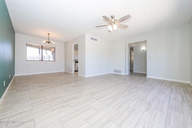Photo - 7620 E Linden St