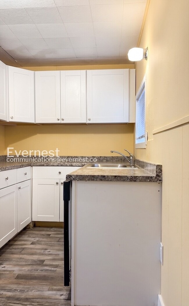 Photo - 2-Bed/1-Bath Town Home/ Available Now!