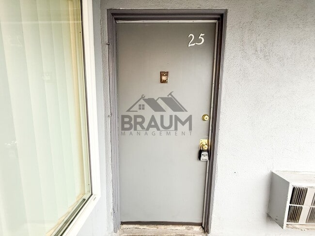 Building Photo - 5131 Buffalo Ave