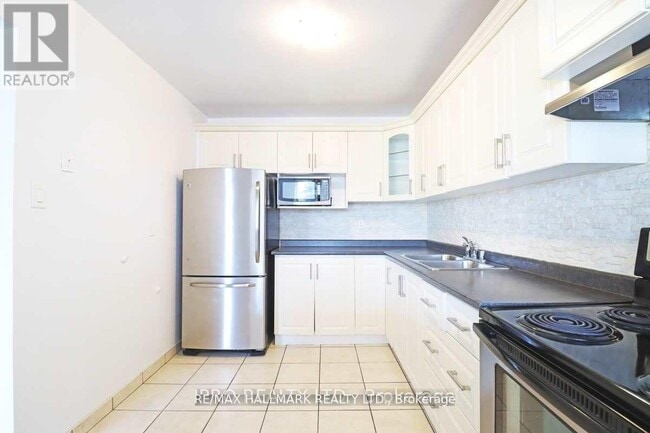 Photo - 1237E Woodbine Ave