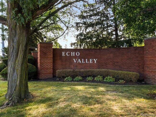 Photo - 27689 Echo Valley W
