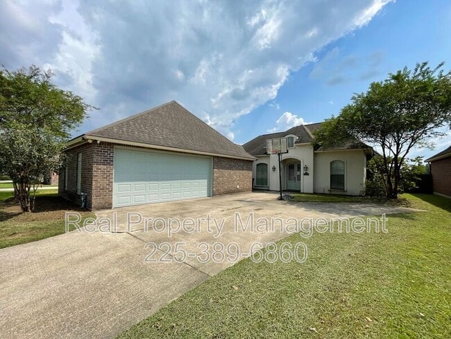 Building Photo - 10950 Hillpark Ave Rental