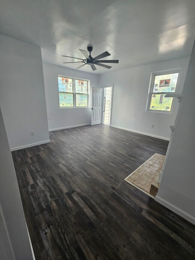 Photo - 3144 Bohem St