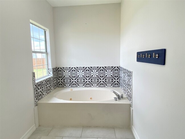 Photo - 2897 Settler's Way Dr