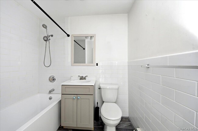 Photo - 2975 Edson Ave