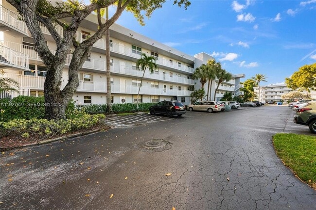 Photo - 116 Royal Pk Dr Unit 4D