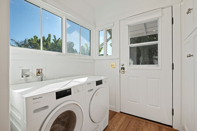 Photo - 135 N Alisos St