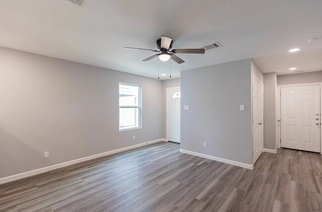 Photo - 311 Bundy St Unit 1