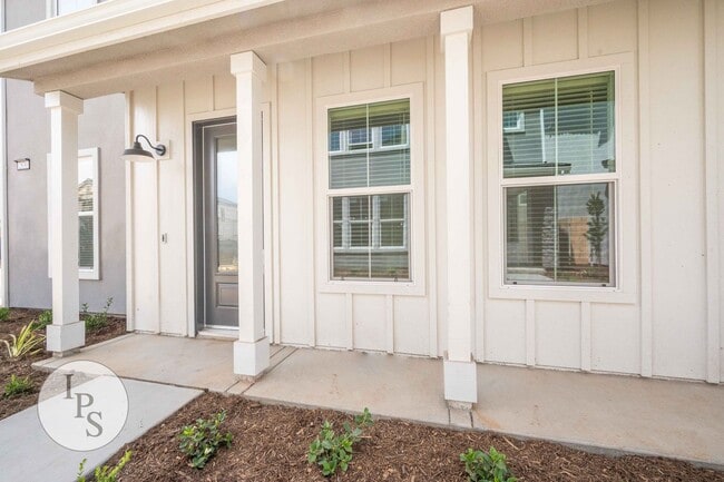 Photo - ‘Brambles’ Copper & Willow Home, 3BR/2.5BA, Built 2022 - With Solar!