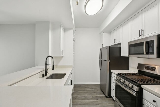 Photo - 951 S. Oxford