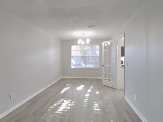 Photo - 18139 Lake Bend Dr