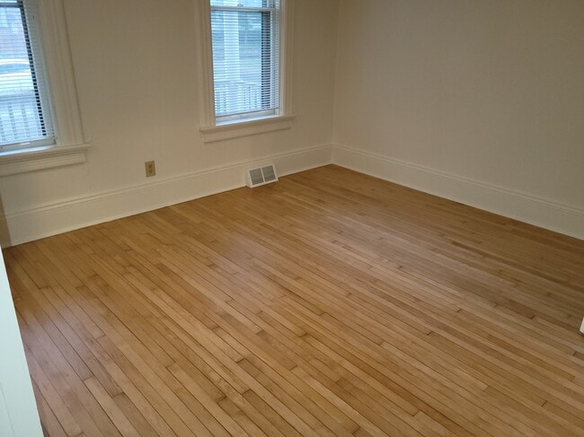 Bedroom #1 (12' x 12') - 3115 N Bartlett Ave - Lower