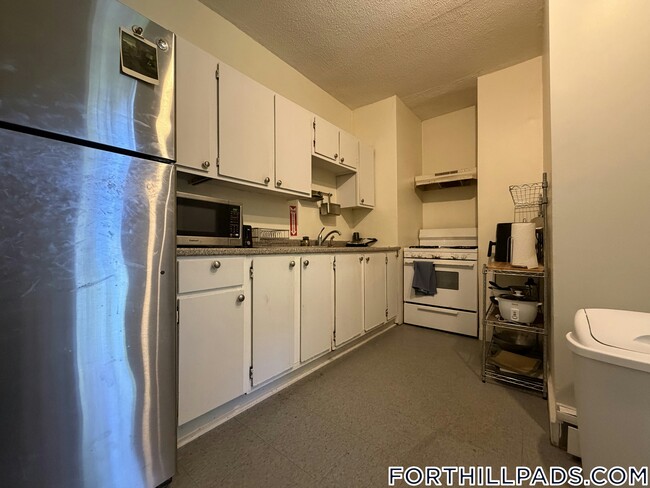 Photo - 247 Roxbury St Unit 1