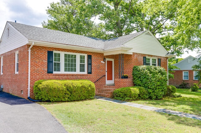 Building Photo - 1705 Pamela Dr Rental