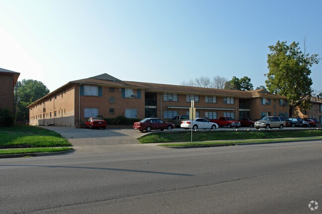 Riviera Apartments For Rent in Dallas, TX