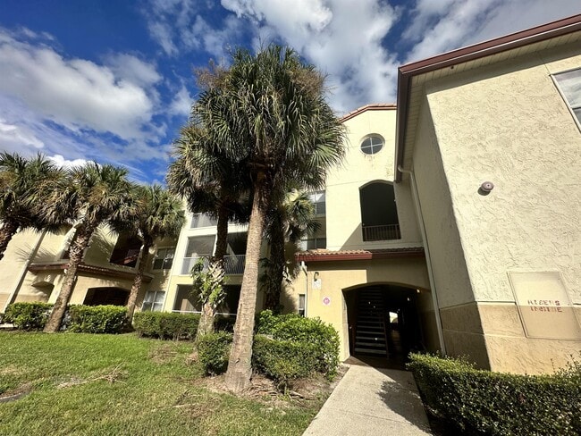 Building Photo - 823 Camargo Way