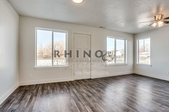 Photo - 834 Lennox St