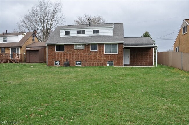 Photo - 539 Royer Ave NW