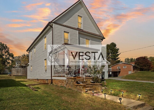 Building Photo - 241 N Main St