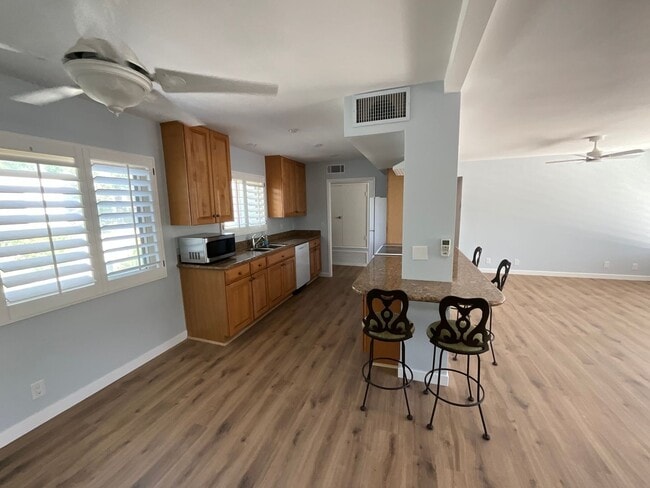 1702 Capri Cir