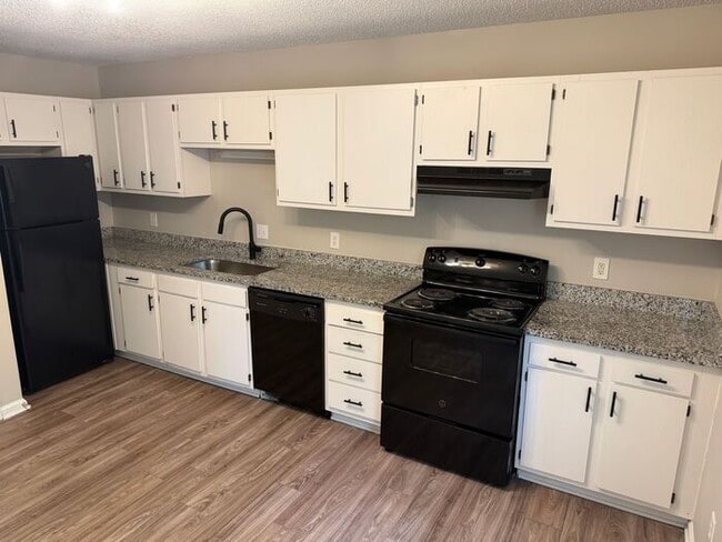 End of Summer M/I Special on Renovated 2-bedroom townhome in Kannapolis