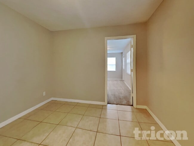 Photo - 1430 Thames Ln