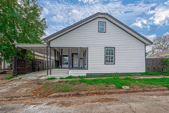 Photo - 7422 Avenue I