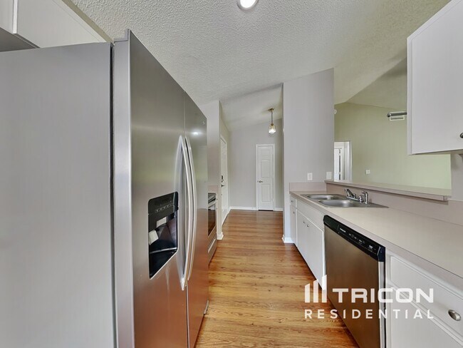 Photo - 7833 Manor Dr