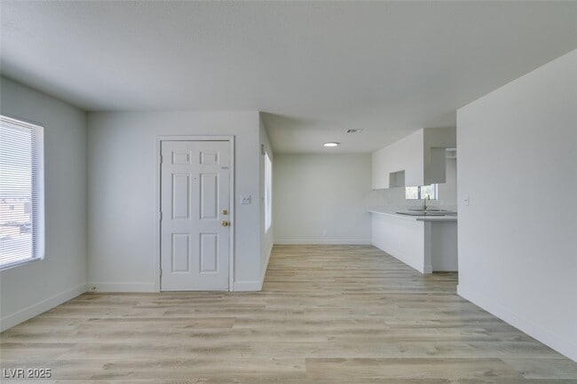 Building Photo - 6932 Kilgore Dr Unit C Rental