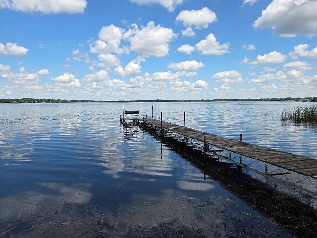 Building Photo - 3311 Interlachen Dr NE