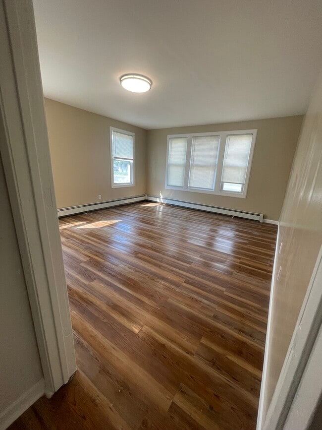 27 Whiting Rd Unit 1