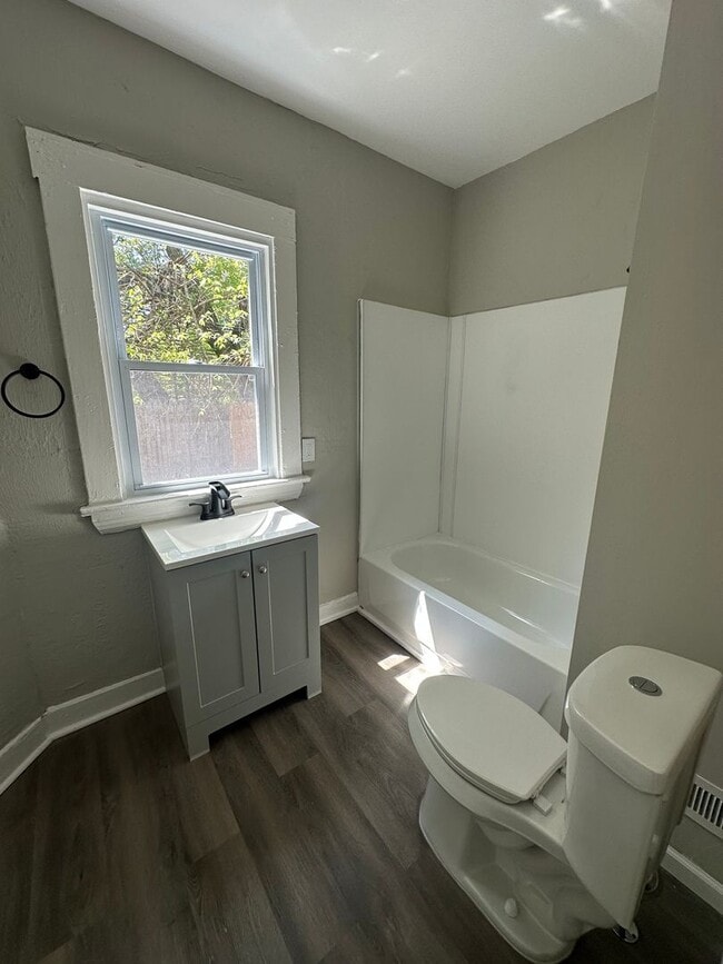Photo - 2228 E 78th St