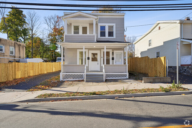 Building Photo - 21 Soundview Ave Unit 1st Fl Rental