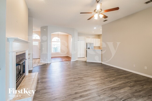 Photo - 528 Millhouse Ln