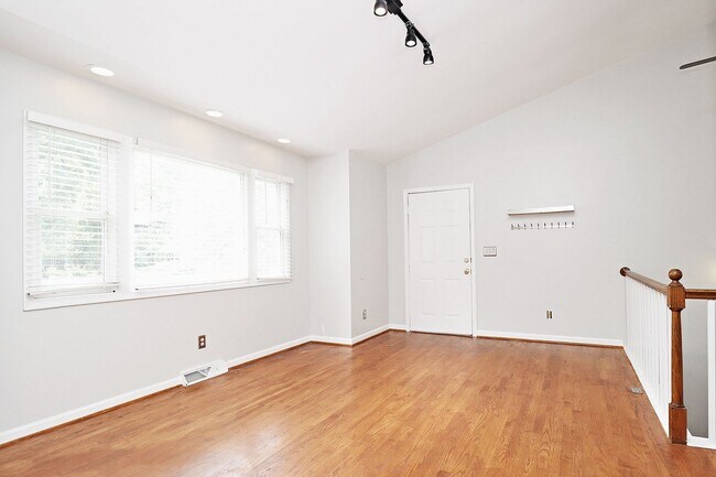502 Moseley Dr