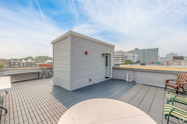 4BD, 3BA - 1,500SF