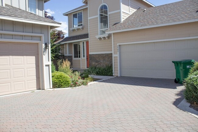 3 bedroom 2.5 bathroom two-story rental in... - 3 bedroom 2.5 bathroom two-story rental in...
