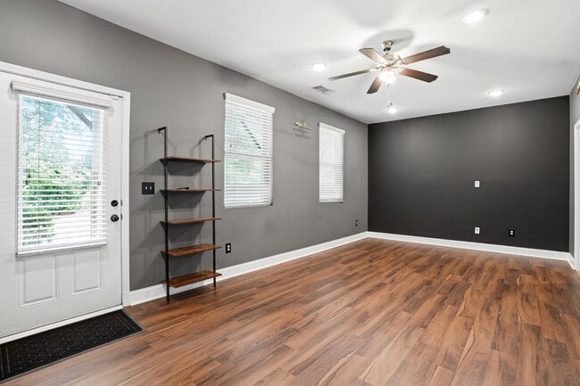 Photo - 2376 Tarben Dr