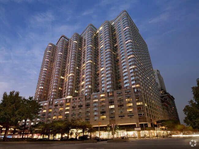 Building Photo - 30 W 63rd St Unit 32MN Rental