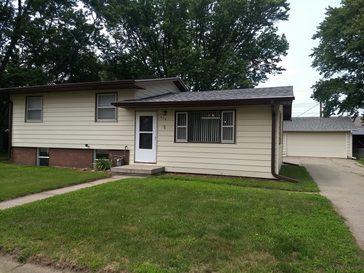 Photo - 608 Spruce Ave House