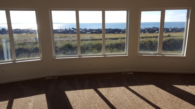 1467 E Ocean Shores Blvd SW
