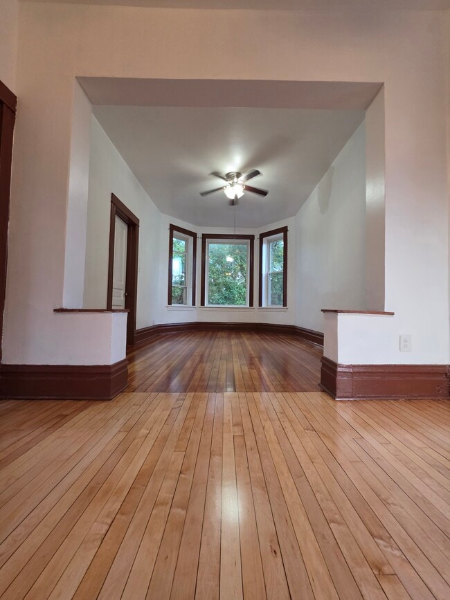 1138 N Hamlin Ave Unit 2