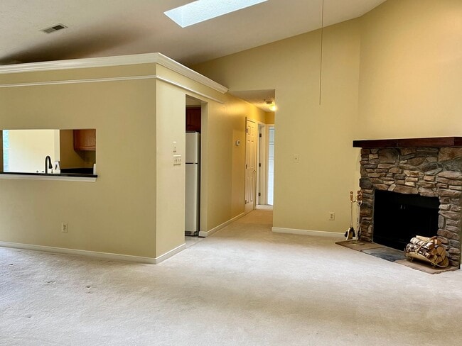 Photo - Charming 2 Bedroom/2 Bathroom Apartment Unit in Pond Condos!