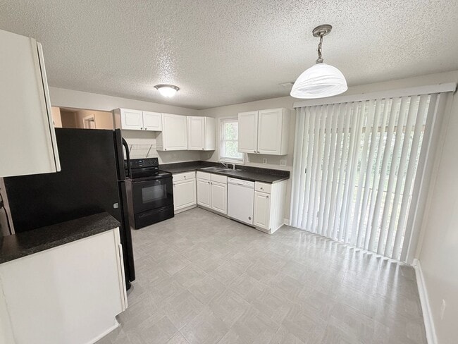 Photo - 6215 Lathrop Ave