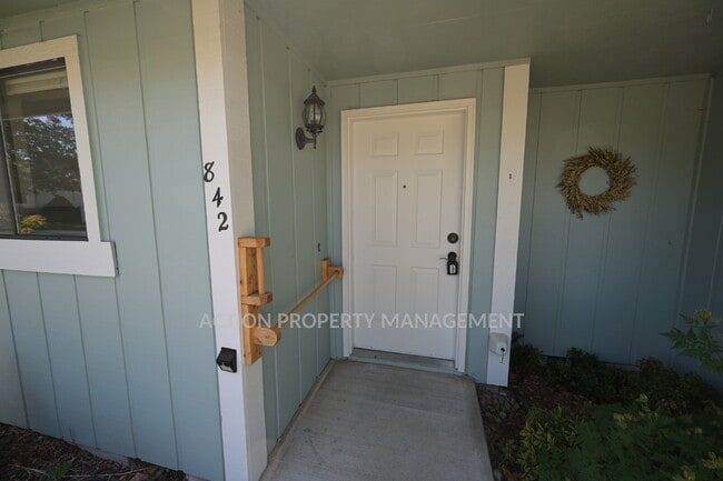 Photo - 2 bed 1.5 bath in 55+ community: water, sewer, garbage included!