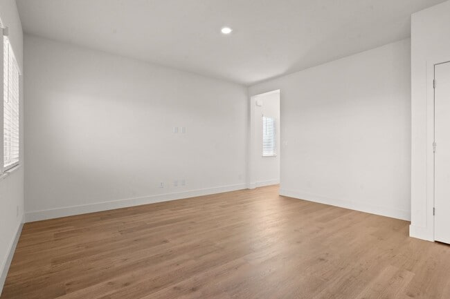 Photo - The Aspen - Luxurious 3 Bedroom 2.5 Bath T...